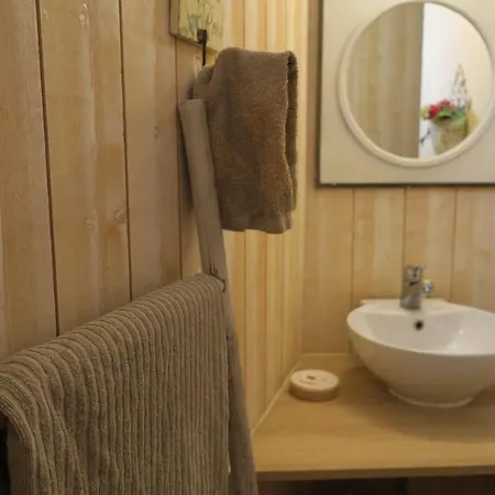 Guest house La Naomath - Maison D'hotes, Insolite & Nonant