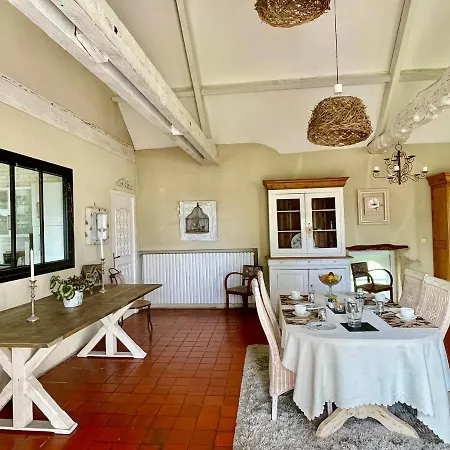 Pensjonat La Naomath - Maison D'hotes, Insolite & Nonant